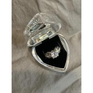 NWOT Beautiful Ring Made With Swarovski Crystal Size 8.25 #1324